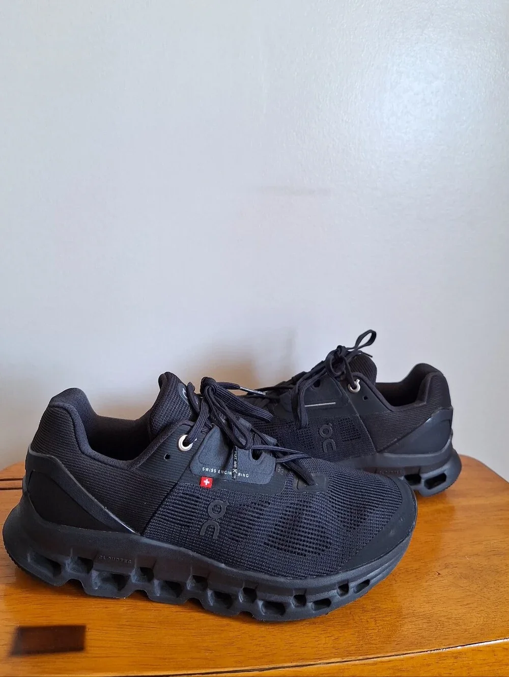 On Running Cloudstratus Women's Black Size 7